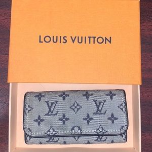Louis Vuitton 4 key holder